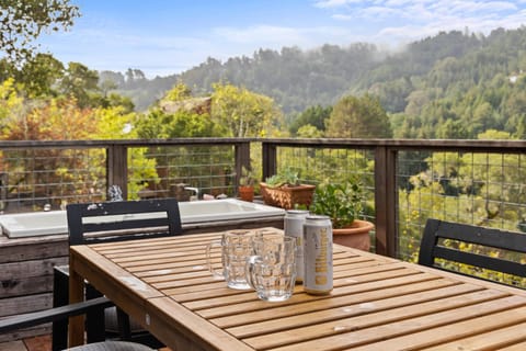 View (from property/room), Balcony/Terrace, Dining area, Mountain view