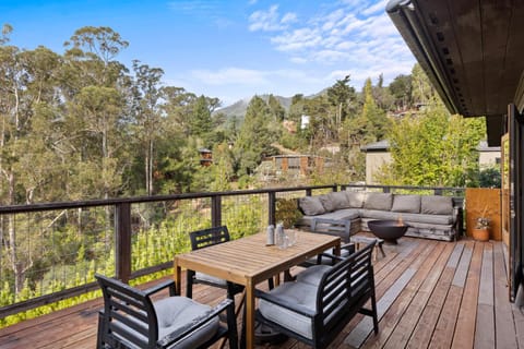 View (from property/room), Balcony/Terrace, Dining area