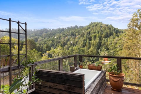 Balcony/Terrace, Mountain view, Bath