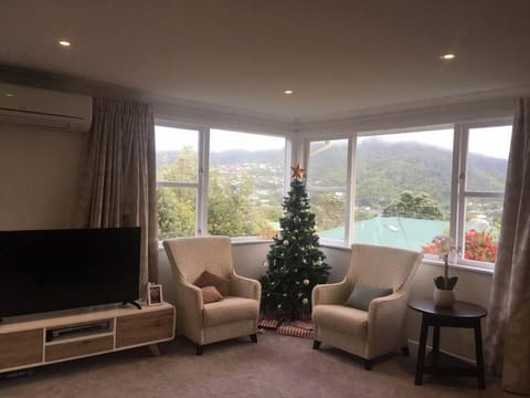 Living room, Seating area, Evening entertainment, Mountain view