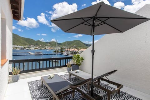 Paraiso in St Maarten- Steps away from Bars & Restaurants and Beach! Apartment in Simpson Bay