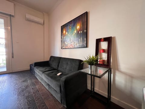 Living room, Seating area, air conditioner