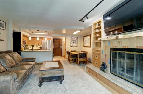 MP615 Mountain Plaza Center Village Condo 2BR 3BA Hot Tub condo Apartment in Copper Mountain