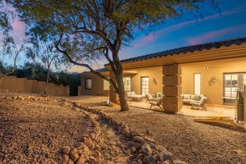 Primrose Palace Fountain Park Pool Hot tub House in Fountain Hills