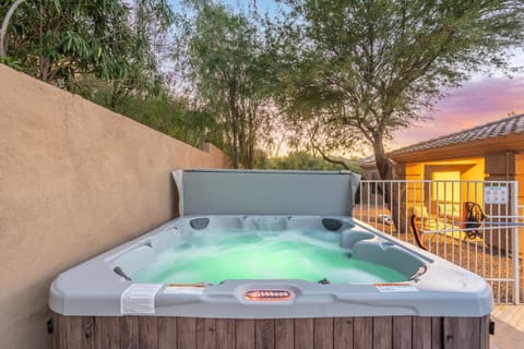 Primrose Palace Fountain Park Pool Hot tub House in Fountain Hills