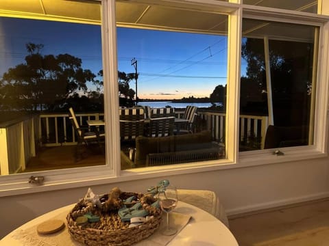 Natural landscape, Balcony/Terrace, Lake view, River view