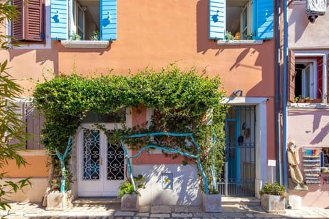 Property building, Day