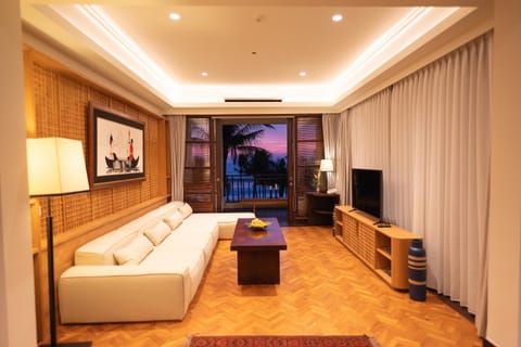 Communal lounge/ TV room, Living room, Seating area
