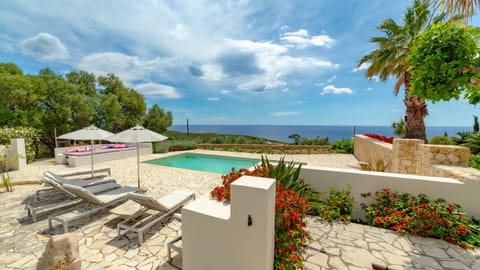 Patio, Day, View (from property/room), Balcony/Terrace, Sea view, Swimming pool, sunbed