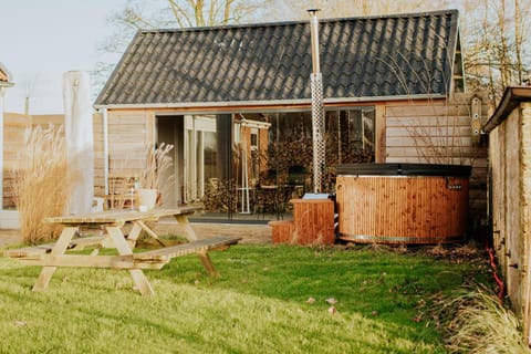 Villa aan het water met hottub Villa in Friesland, Netherlands