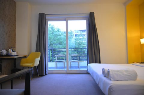 Bed, View (from property/room), Balcony/Terrace, Photo of the whole room, Seating area, Bedroom