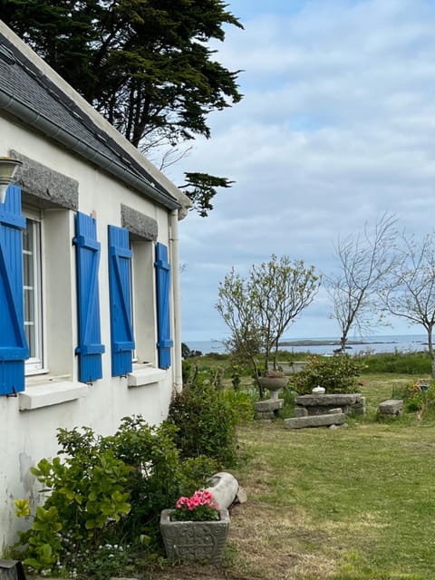 Property building, Garden view, Sea view