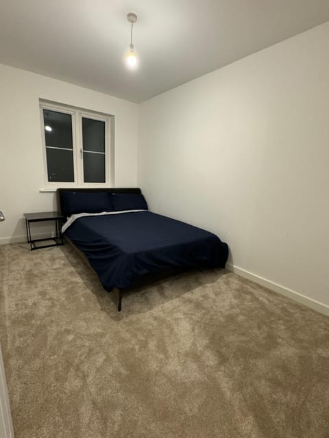 Modern and Cozy private room in New 2-Bed Apartment Vacation rental in Gravesend