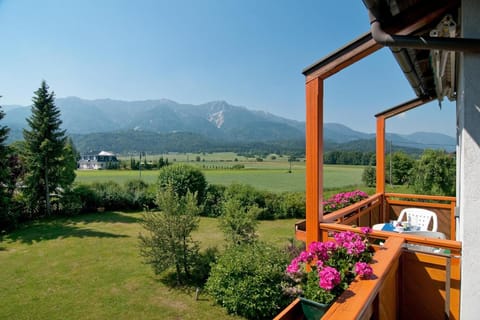 Day, Natural landscape, Garden, View (from property/room), Balcony/Terrace, Garden view, Mountain view