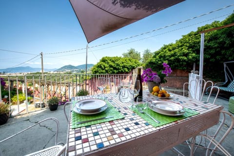 Patio, Mountain view