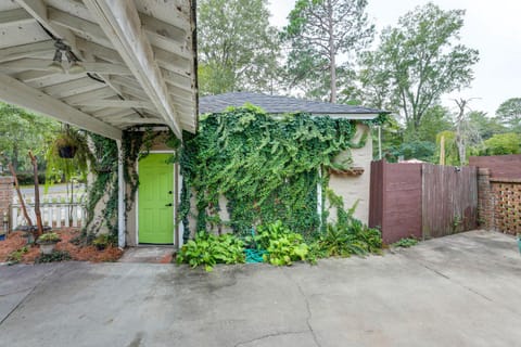 Backyard Oasis with Pool Sunny Sumter Studio! Apartment in Sumter