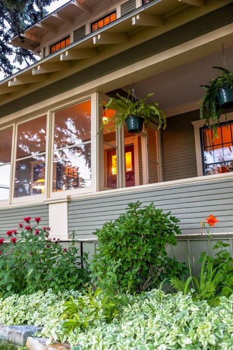 Property building, Spring, Garden, Garden view