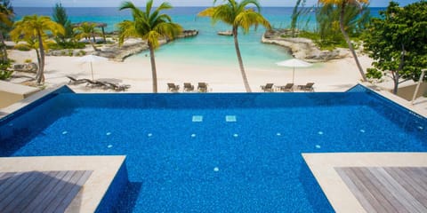 Day, Beach, Pool view, Sea view, Swimming pool, sunbed