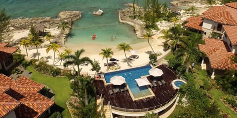 Property building, Natural landscape, Bird's eye view, Beach, Pool view, Sea view, Swimming pool, sunbed