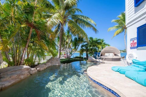 Day, Pool view, Swimming pool, sunbed