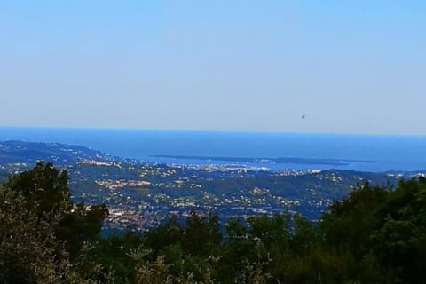 Les Restanques Charmante petite maison nature et calme Grasse House in Grasse