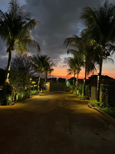 Recevoir Garden, bangalô com piscina privativa House in Campo Grande