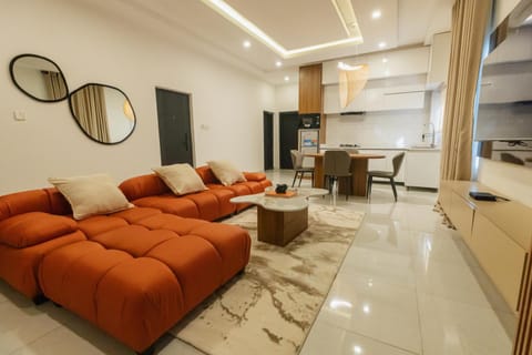 TV and multimedia, Kitchen or kitchenette, Living room, Seating area, Dining area