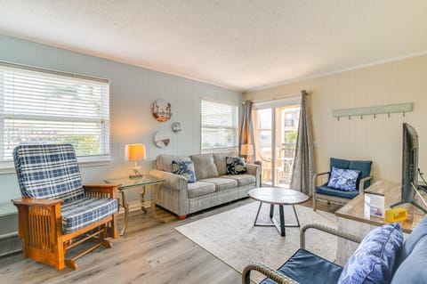 Private Beach and Pool Access Murrells Inlet Condo! Apartamento in Murrells Inlet