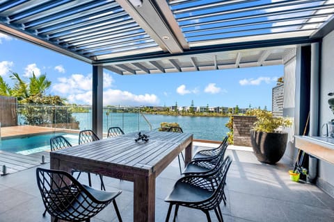 Waterfront Luxury Retreat with Pool House in Maroochydore