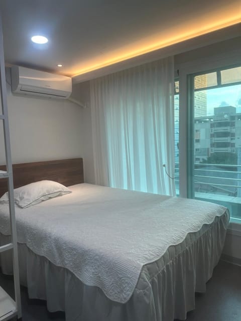 Bed, Photo of the whole room, Bedroom, air conditioner