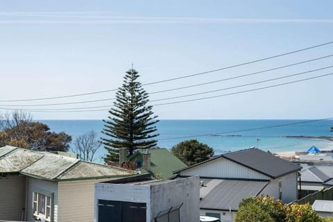 Modern 3-Bed Coastal Escape House in Burnie