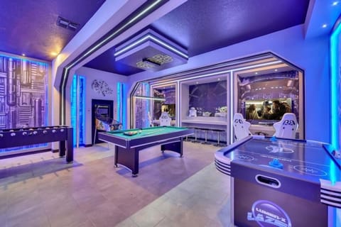 Billiard, Game Room