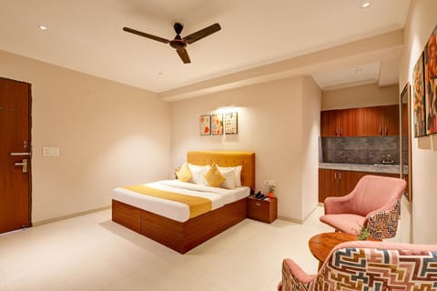 Bed, Photo of the whole room, Seating area, Bedroom, wardrobe