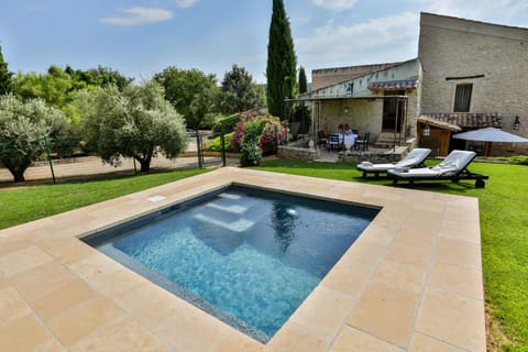 Patio, Swimming pool, Swimming pool