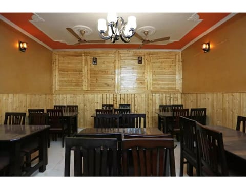 Restaurant/places to eat, Seating area