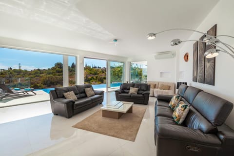 Living room, Pool view