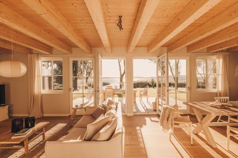 Balcony/Terrace, Living room, Dining area, Lake view