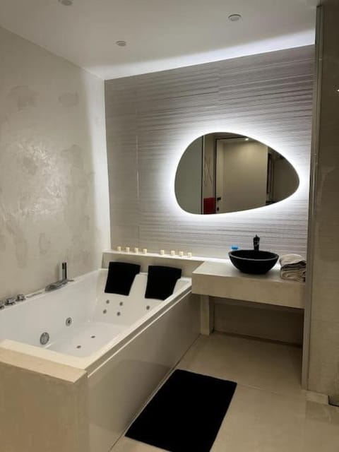 Loft avec jacuzzi Apartment in Saint-Maur-des-Fossés