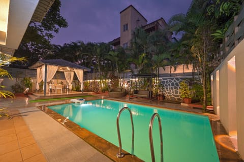 Property building, Pool view, Swimming pool, Swimming pool