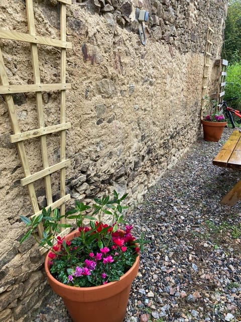 Clos de Gigondas Countryside house 10 mins from CHU and Limoges center House in Limoges