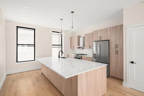 Harlington by Rove Travel Private Backyard & Roof Appartement in Harlem