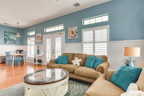 Pet-Friendly Surfside Beach Retreat with Ocean Views Maison in Surfside Beach