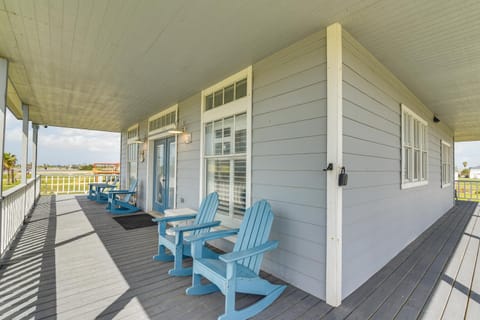 Pet-Friendly Surfside Beach Retreat with Ocean Views Maison in Surfside Beach