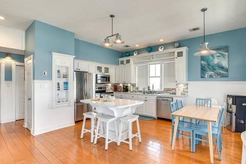 Pet-Friendly Surfside Beach Retreat with Ocean Views Maison in Surfside Beach