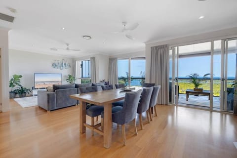 Stunning 3BR Oceanview Retreat Apartment in Fingal Head