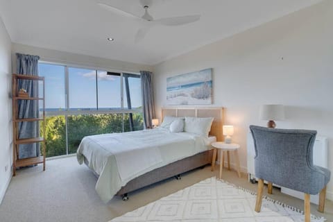 Stunning 3BR Oceanview Retreat Apartment in Fingal Head