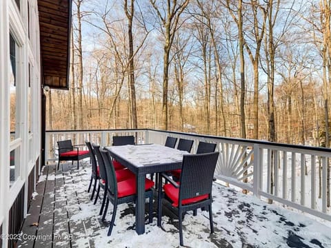 Patio, Day, Natural landscape, Winter, View (from property/room), Balcony/Terrace, Dining area