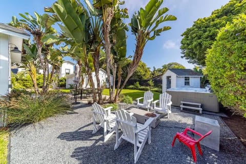 Coastal Palm Haven - With Hot Tub House in Carlsbad