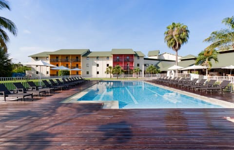 Seating area, Swimming pool, Swimming pool