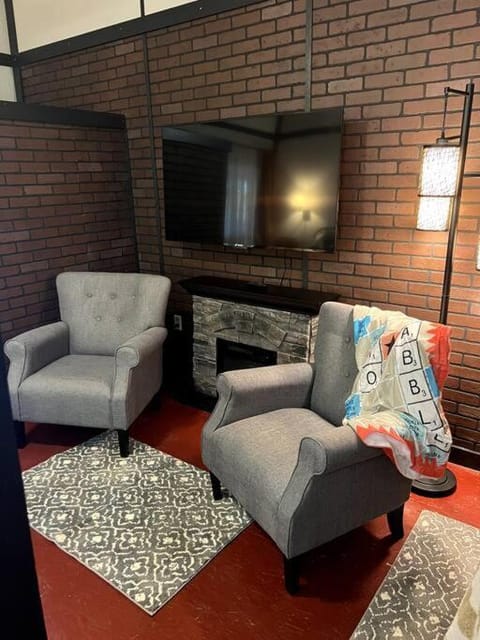 Fun Scrabble-Themed Guest Room w King Bed Apartment in Canton